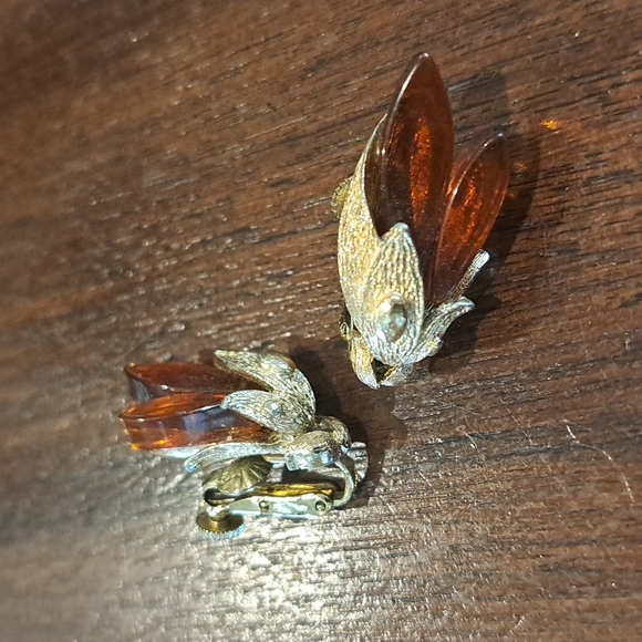 Vintage  1960s Coro Egyptian Revival Collar and Matching Clip on Earrings - Picture 3 of 11